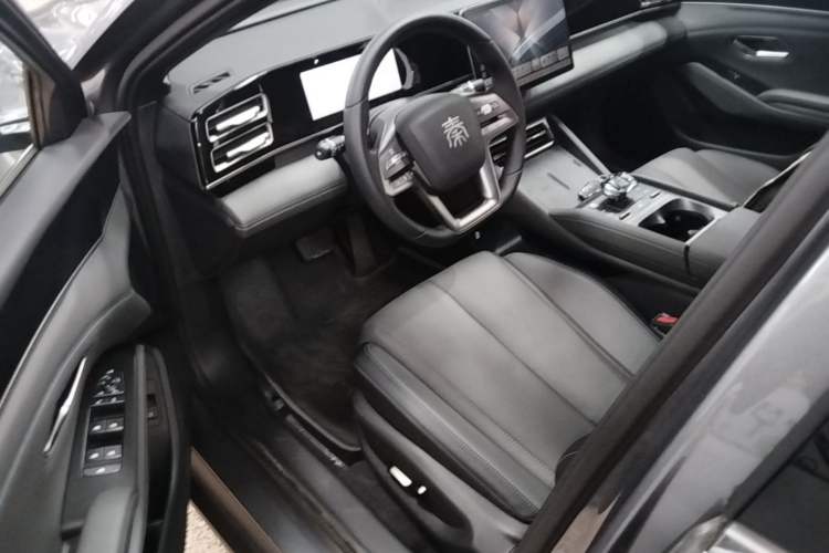 Used BYD Qin L 2025 DM-i Smart Drive 120KM Superior Model Driver Seat