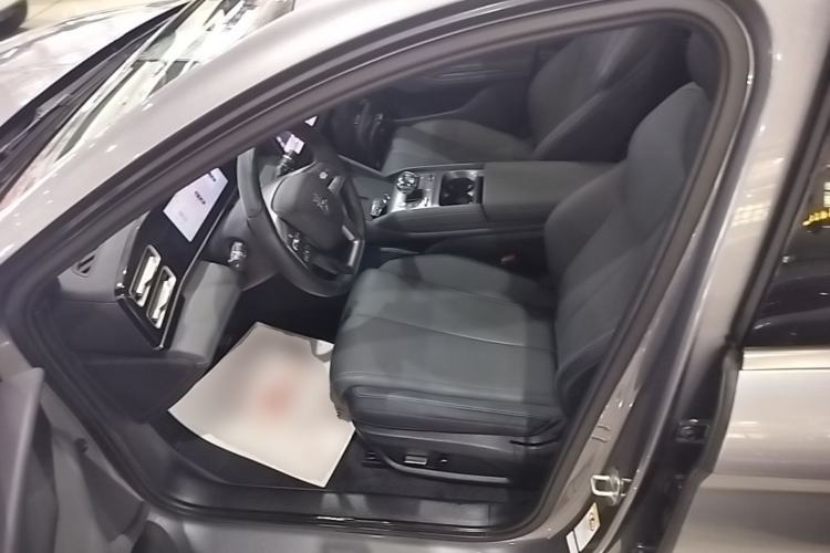 Used BYD Qin L 2025 DM-i Smart Drive 120KM Leading Model Driver Seat