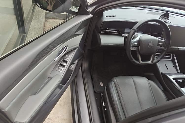 Used BYD Qin L 2025 EV 545KM Beyond Version Driver Seat