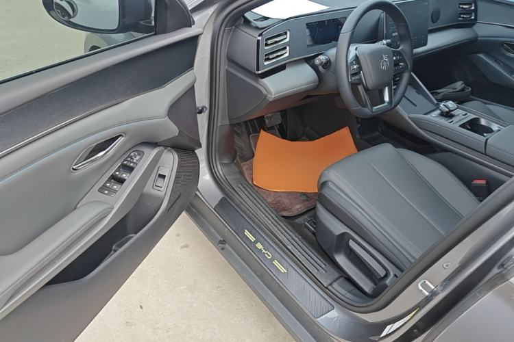 Used BYD Qin L 2025 DM-i Smart Drive 80KM Leading Model Driver Seat