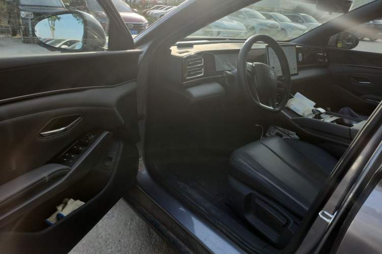 Used BYD Qin L 2025 DM-i Smart Drive 80KM Leading Model Driver Seat