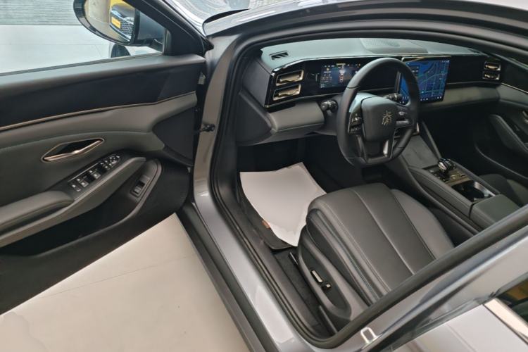 Used BYD Qin L 2025 DM-i Smart Drive 120KM Superior Model Driver Seat