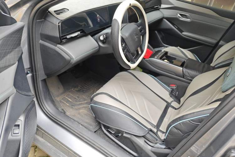 Used BYD Qin L 2025 EV 545KM Beyond Version Driver Seat