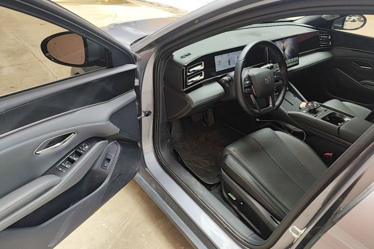 Used BYD Qin L 2025 DM-i Smart Drive 120KM Leading Model Driver Seat