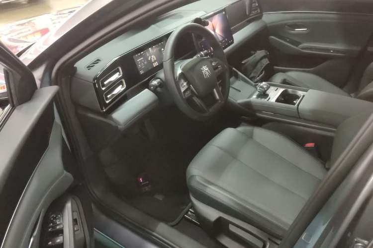 Used BYD Qin L 2025 DM-i Smart Drive 80KM Leading Model Driver Seat