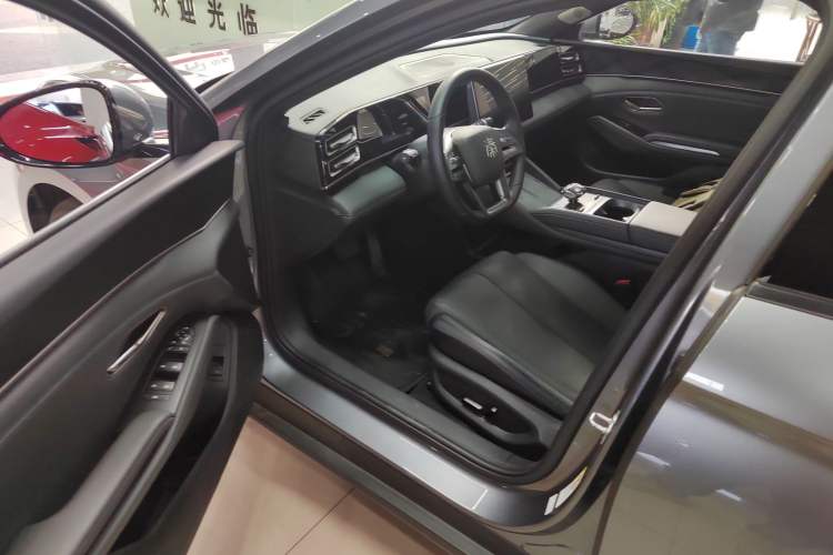 Used BYD Qin L 2025 DM-i Smart Drive 120KM Superior Model Driver Seat