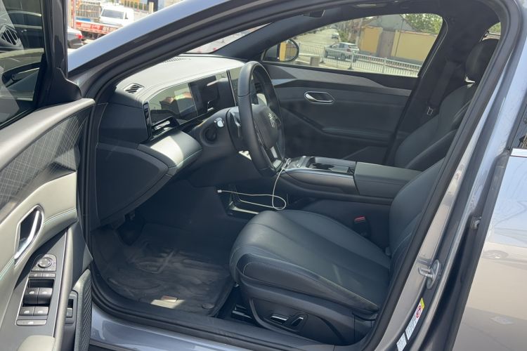 Used BYD Qin L 2025 EV 545KM Beyond Version Driver Seat
