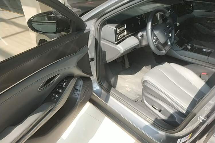 Used BYD Qin L 2025 DM-i Smart Drive 120KM Superior Model Driver Seat