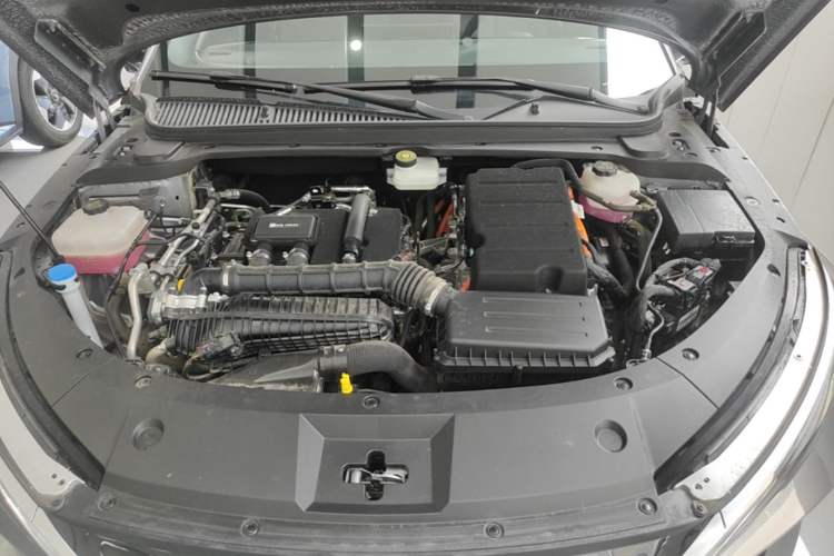 Used BYD Qin L 2025 DM-i Smart Drive 120KM Superior Model Engine Bay