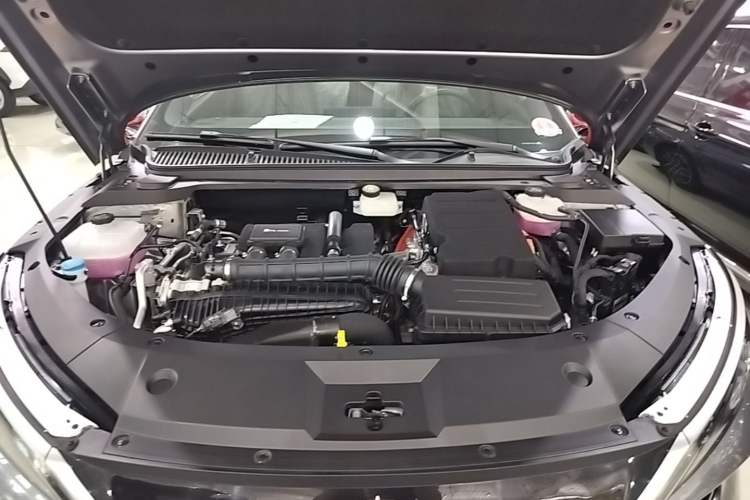 Used BYD Qin L 2025 DM-i Smart Drive 120KM Superior Model Engine Bay