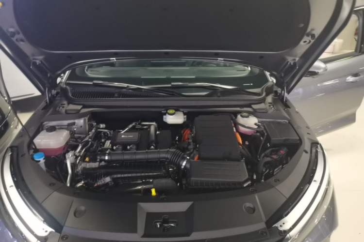 Used BYD Qin L 2025 DM-i Smart Drive 120KM Superior Model Engine Bay