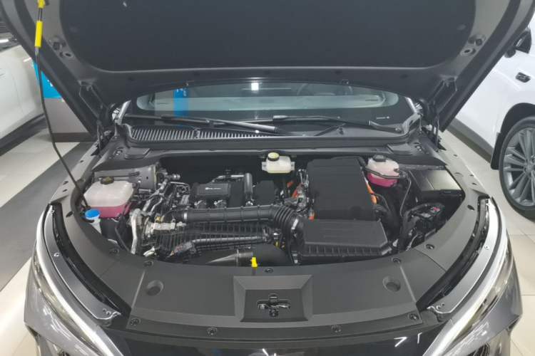 Used BYD Qin L 2025 DM-i Smart Drive 120KM Superior Model Engine Bay