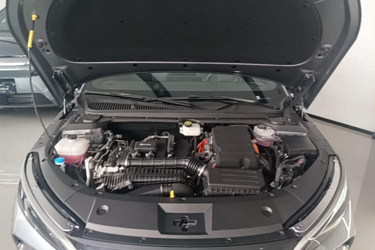 Used BYD Qin L 2025 DM-i Smart Drive 120KM Leading Model Engine Bay