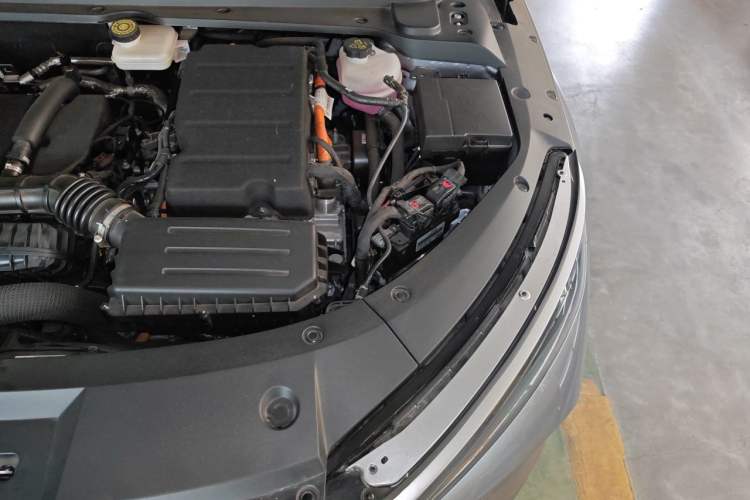 Used BYD Qin L 2025 DM-i Smart Drive 120KM Superior Model Engine Bay Left