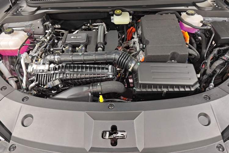 Used BYD Qin L 2025 DM-i Smart Drive 120KM Superior Model Engine Bay