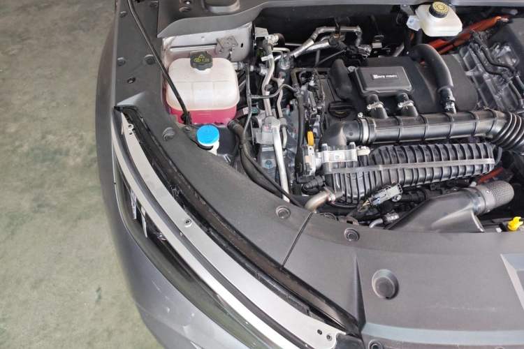 Used BYD Qin L 2025 DM-i Smart Drive 120KM Superior Model Engine Bay Right