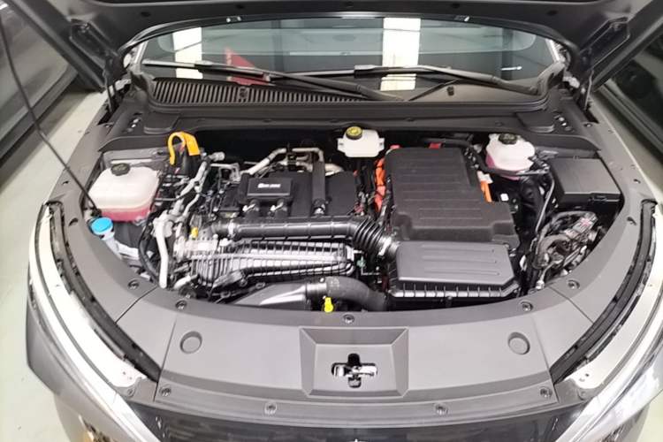 Used BYD Qin L 2025 DM-i Smart Drive 80KM Leading Model Engine Bay