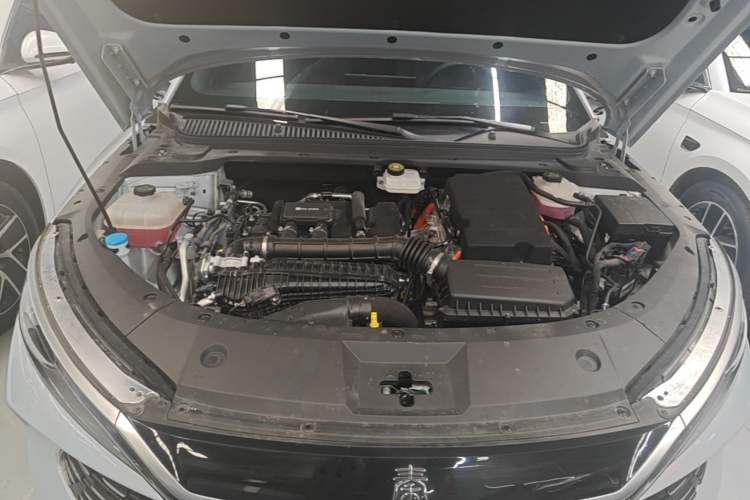 Used BYD Qin L 2025 DM-i Smart Drive 120KM Superior Model Engine Bay