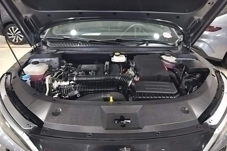 Used BYD Qin L 2025 DM-i Smart Drive 120KM Leading Model Engine Bay