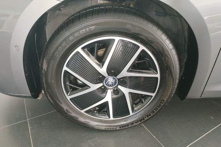 Used BYD Qin L 2025 DM-i Smart Drive 120KM Leading Model Exterior 4
