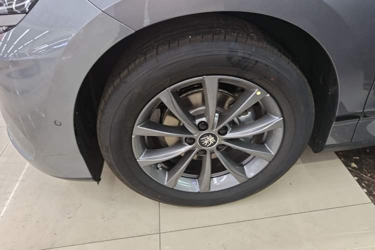 Used BYD Qin L 2025 EV 470KM Leading Edition Exterior 4