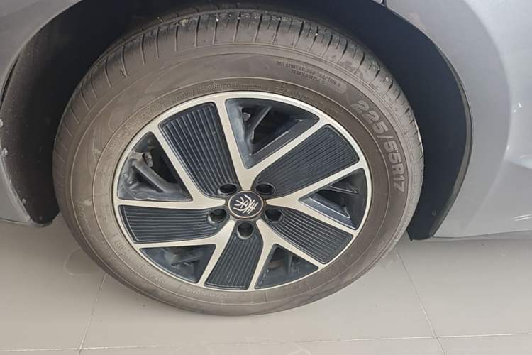 Used BYD Qin L 2025 DM-i Smart Drive 120KM Superior Model Exterior 5