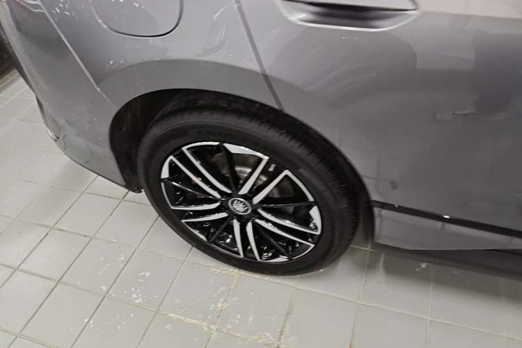 Used BYD Qin L 2025 EV 545KM Cloud Suspension Edition Exterior 5