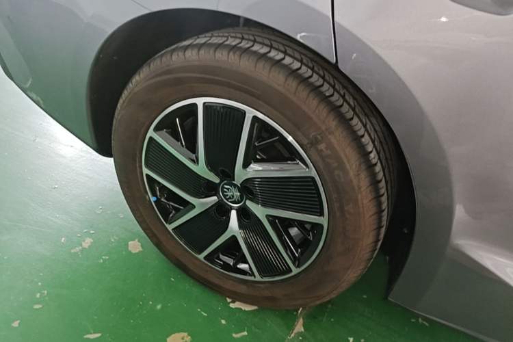 Used BYD Qin L 2025 DM-i Smart Drive 120KM Superior Model Exterior 5