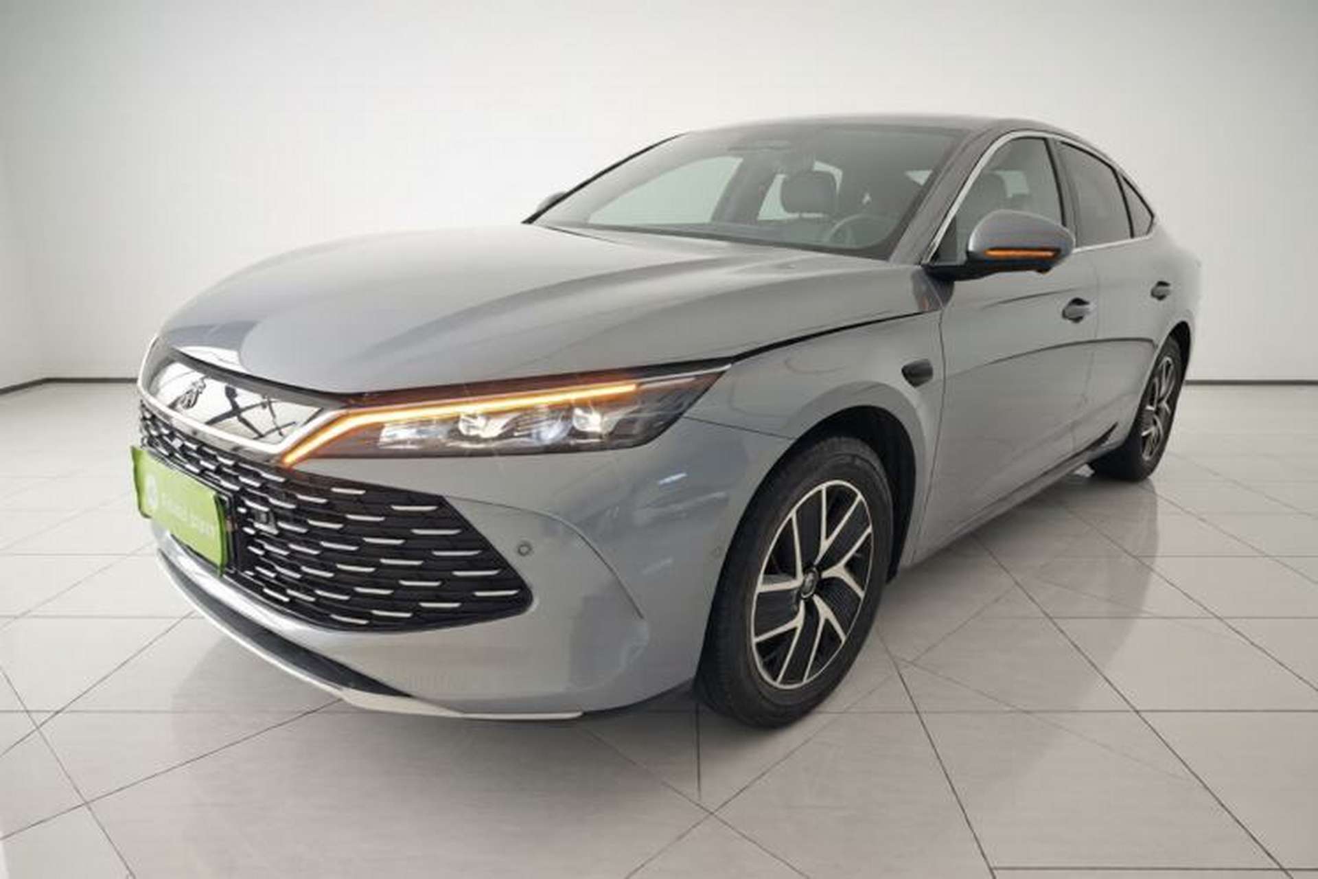 Used BYD Qin L 2025 DM-i Smart Drive 120KM Superior Model Front Left 45 Deg