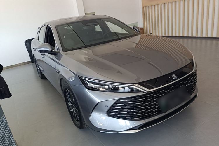 Used BYD Qin L 2025 DM-i Smart Drive 120KM Superior Model Front Right 45 Deg