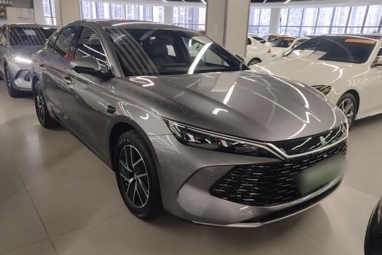 Used BYD Qin L 2025 DM-i Smart Drive 120KM Superior Model Front Right 45 Deg