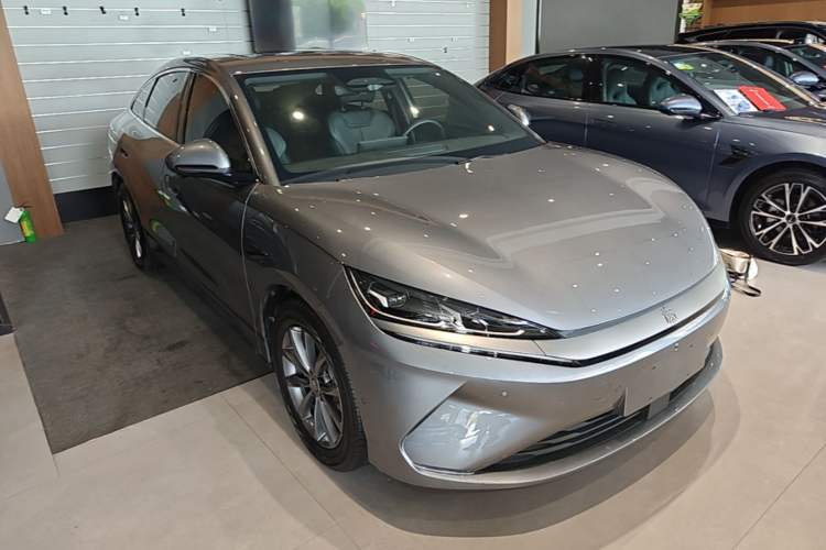 Used BYD Qin L 2025 EV 545KM Beyond Version Front Right 45 Deg