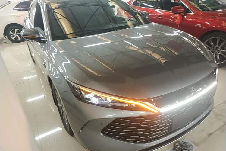 Used BYD Qin L 2025 DM-i Smart Drive 80KM Leading Model Front Right 45 Deg