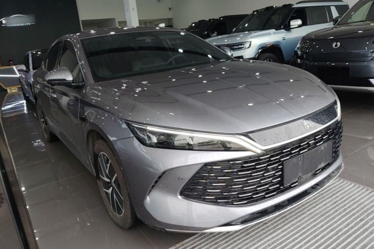 Used BYD Qin L 2025 DM-i Smart Drive 120KM Superior Model Front Right 45 Deg
