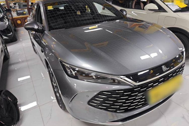 Used BYD Qin L 2025 DM-i Smart Drive 120KM Superior Model Front Right 45 Deg