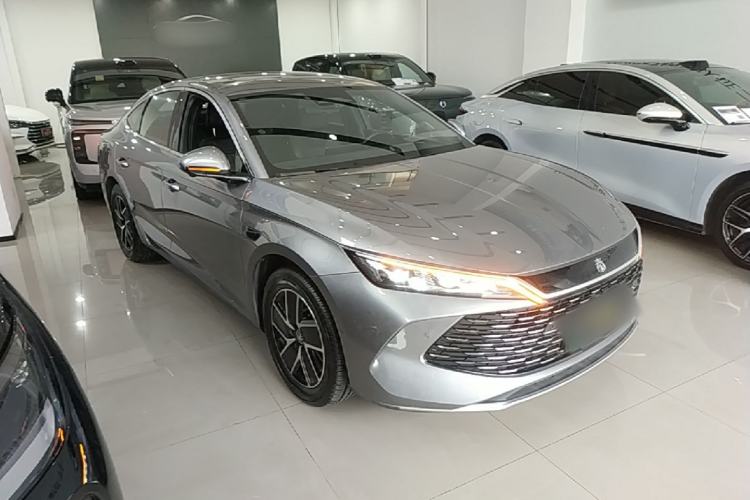Used BYD Qin L 2025 DM-i Smart Drive 120KM Leading Model Front Right 45 Deg