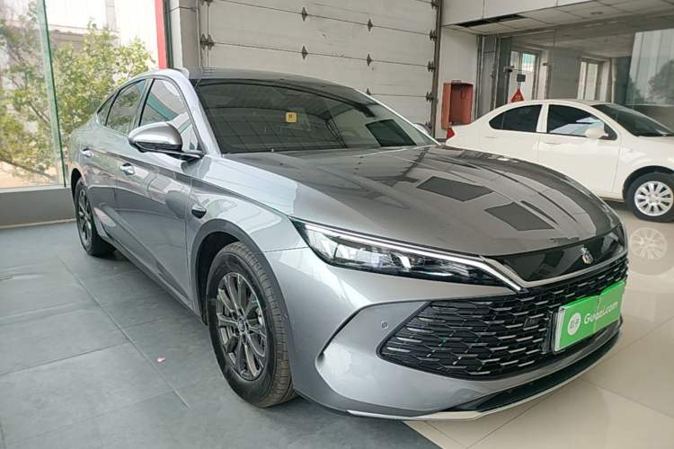 Used BYD Qin L 2025 DM-i Smart Drive 80KM Leading Model Front Right 45 Deg