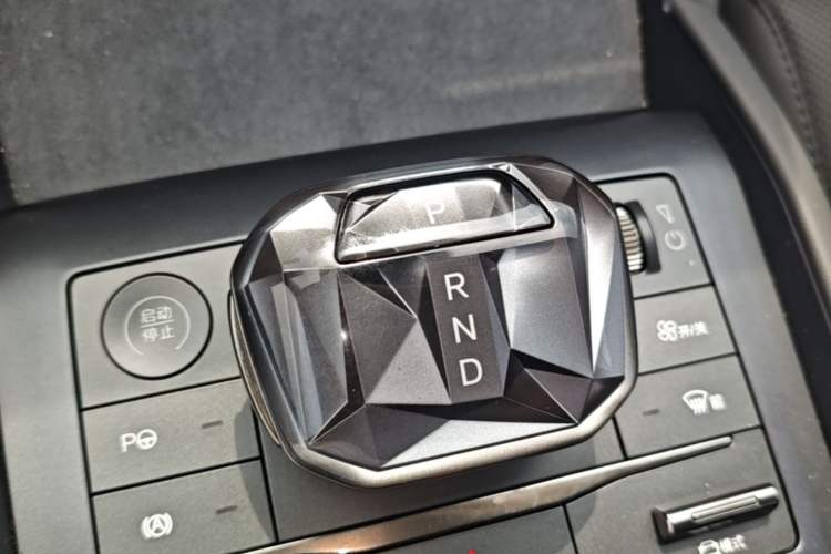 Used BYD Qin L 2025 DM-i Smart Drive 120KM Superior Model Gear Lever