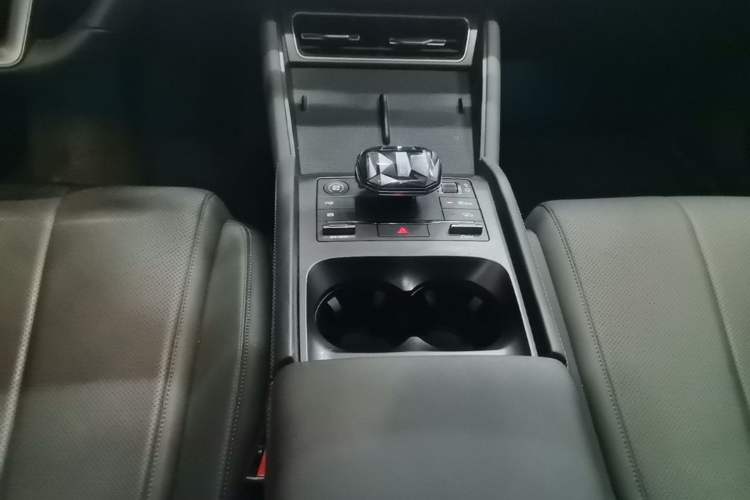 Used BYD Qin L 2025 DM-i Smart Drive 120KM Leading Model Gear Lever