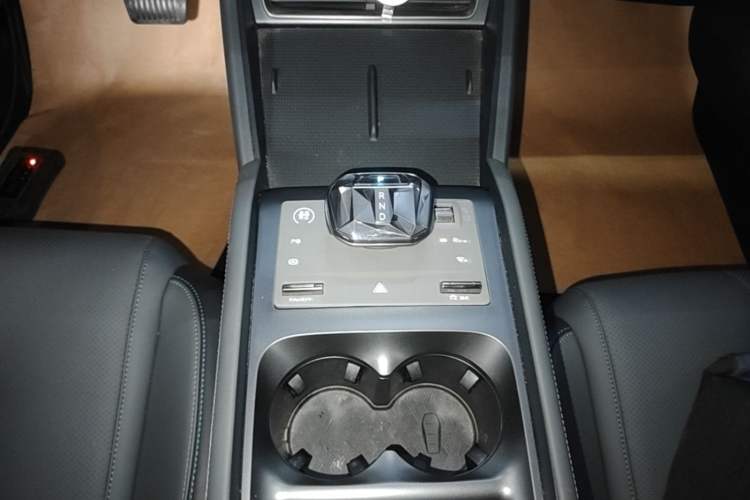Used BYD Qin L 2025 DM-i Smart Drive 80KM Leading Model Gear Lever