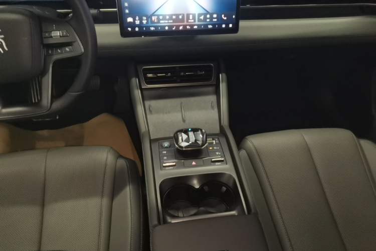 Used BYD Qin L 2025 DM-i Smart Drive 120KM Superior Model Gear Lever