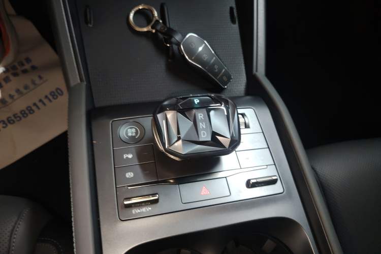 Used BYD Qin L 2025 DM-i Smart Drive 80KM Leading Model Gear Lever