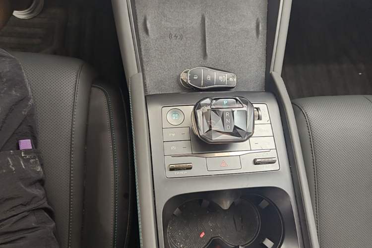 Used BYD Qin L 2025 DM-i Smart Drive 120KM Superior Model Gear Lever