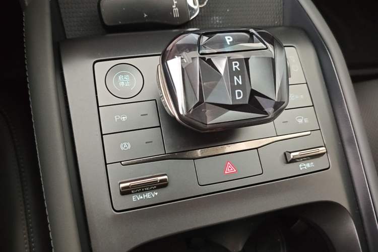 Used BYD Qin L 2025 DM-i Smart Drive 80KM Leading Model Gear Lever