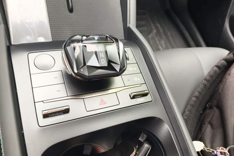 Used BYD Qin L 2025 DM-i Smart Drive 120KM Leading Model Gear Lever