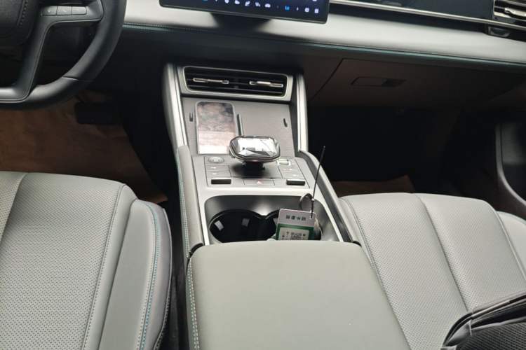 Used BYD Qin L 2025 DM-i Smart Drive 80KM Leading Model Gear Lever