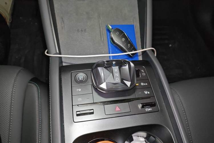 Used BYD Qin L 2025 DM-i Smart Drive 120KM Superior Model Gear Lever