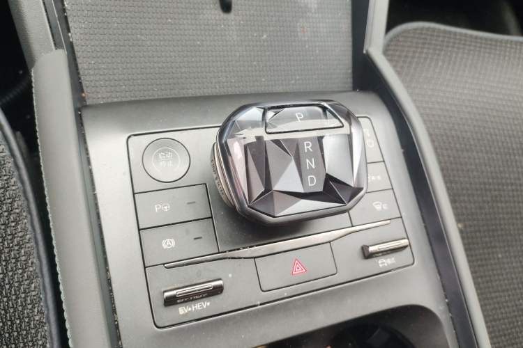 Used BYD Qin L 2025 DM-i Smart Drive 80KM Leading Model Gear Lever