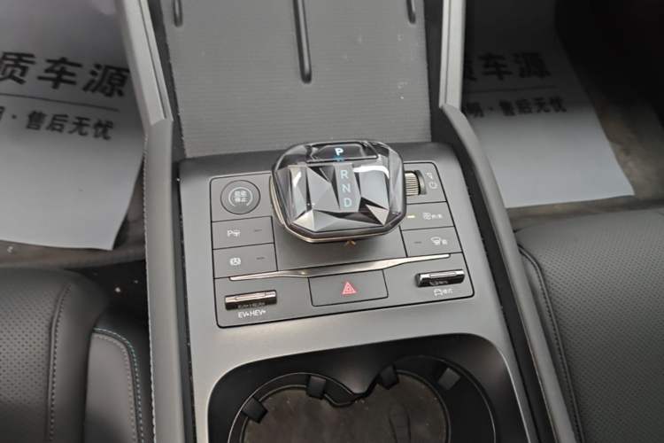 Used BYD Qin L 2025 DM-i Smart Drive 80KM Leading Model Gear Lever