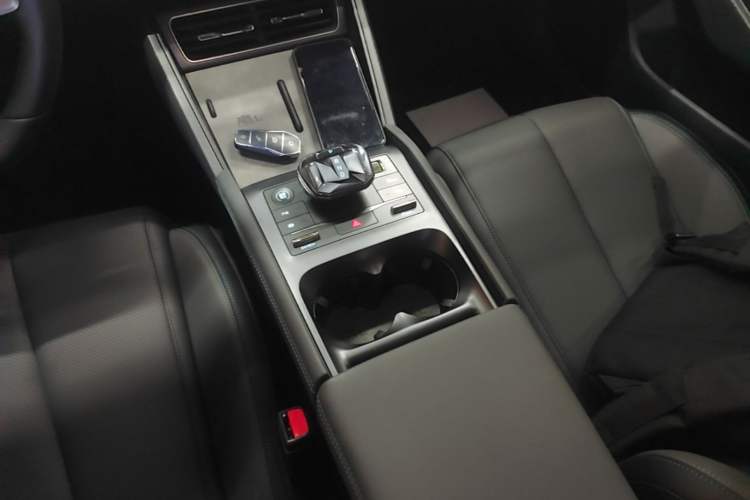 Used BYD Qin L 2025 DM-i Smart Drive 80KM Leading Model Gear Lever